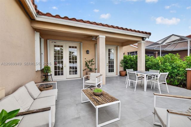 820 Falling Water Rd, Weston, FL 33326