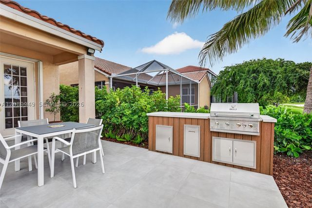 820 Falling Water Rd, Weston, FL 33326