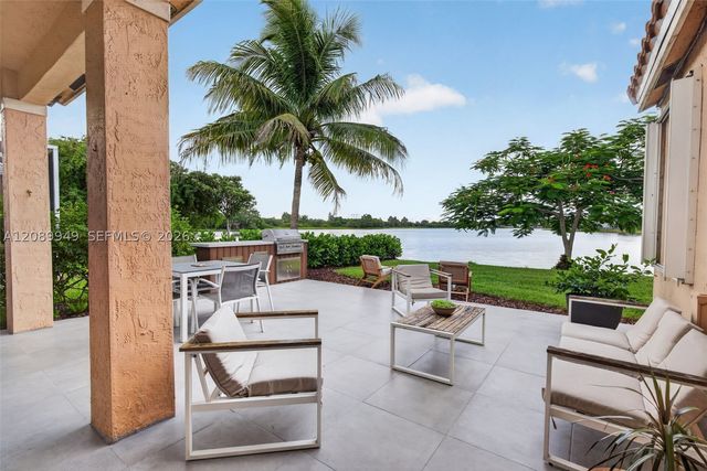 820 Falling Water Rd, Weston, FL 33326