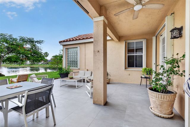 820 Falling Water Rd, Weston, FL 33326
