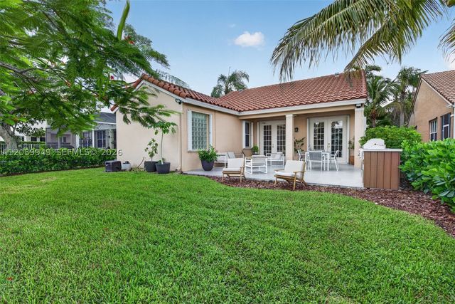 820 Falling Water Rd, Weston, FL 33326