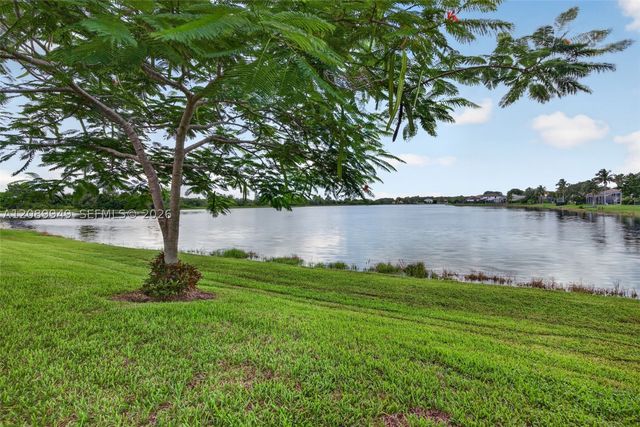820 Falling Water Rd, Weston, FL 33326