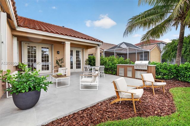 820 Falling Water Rd, Weston, FL 33326