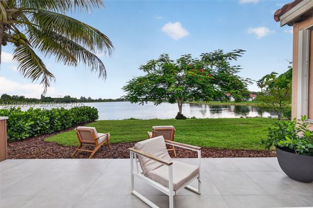 820 Falling Water Rd, Weston, FL 33326