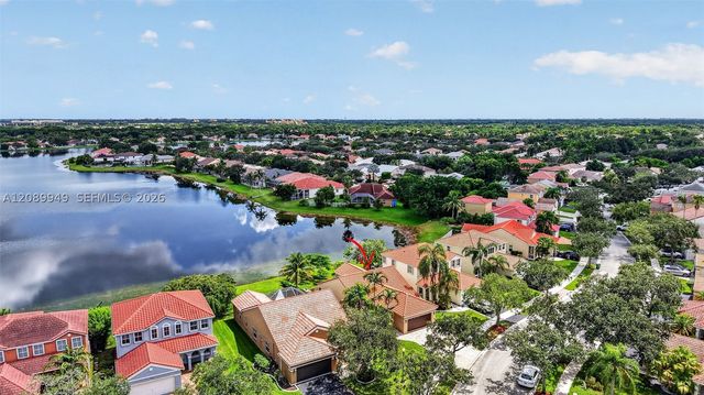 820 Falling Water Rd, Weston, FL 33326