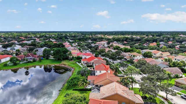 820 Falling Water Rd, Weston, FL 33326