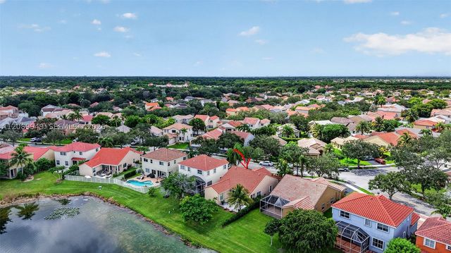 820 Falling Water Rd, Weston, FL 33326