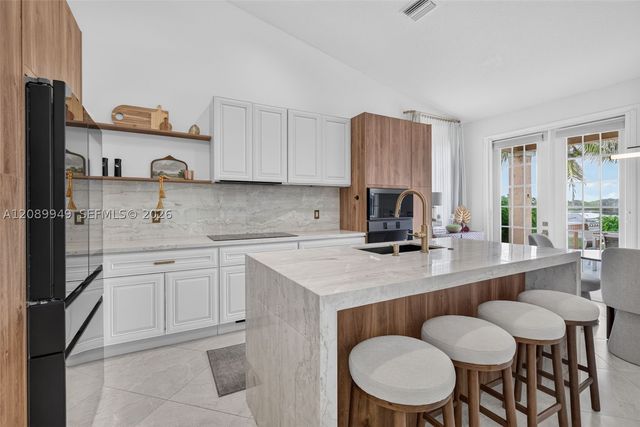820 Falling Water Rd, Weston, FL 33326