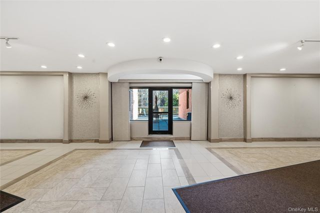 83-40 Austin Street 1S, Kew Gardens, NY 11415