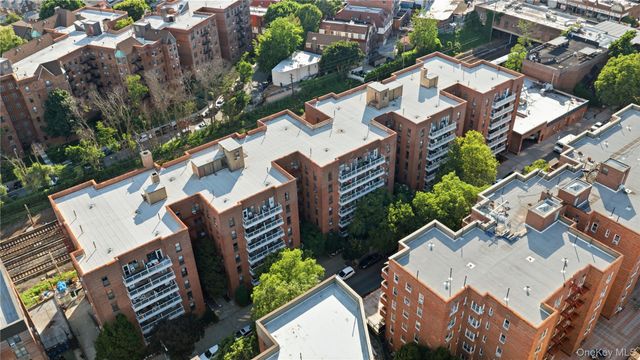 83-40 Austin Street 1S, Kew Gardens, NY 11415
