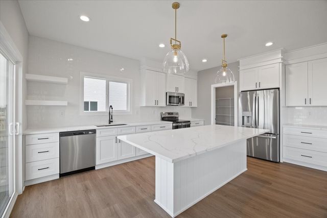 305 NW Lavelle Court, Waukee, IA 50263