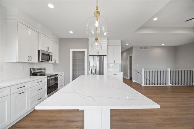 305 NW Lavelle Court, Waukee, IA 50263