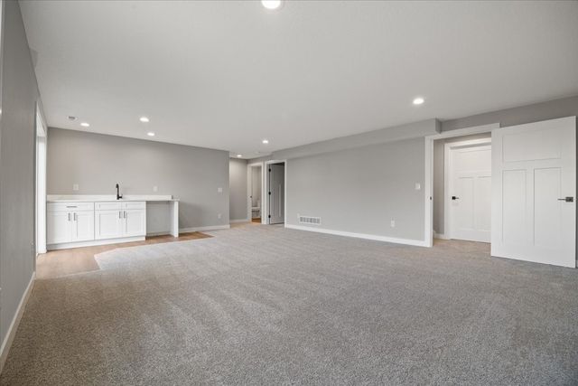 305 NW Lavelle Court, Waukee, IA 50263