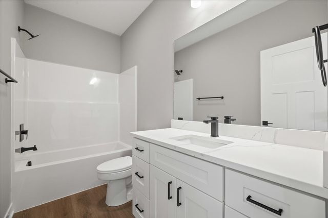 305 NW Lavelle Court, Waukee, IA 50263