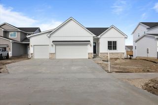 305 NW Lavelle Court, Waukee, IA 50263