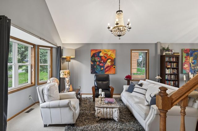 321 Deerfoot Trail, Chanhassen, MN 55317