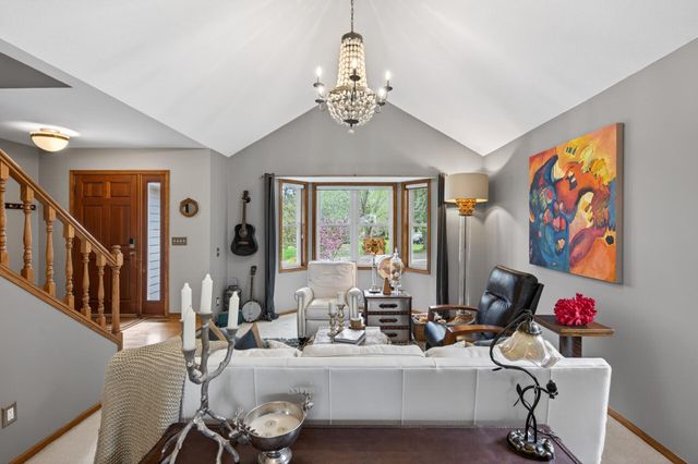 321 Deerfoot Trail, Chanhassen, MN 55317