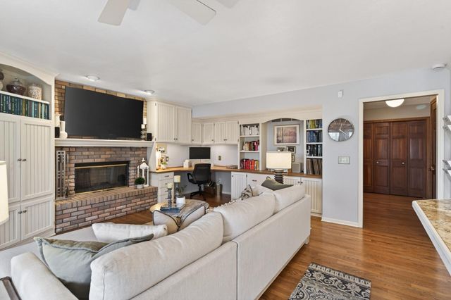 321 Deerfoot Trail, Chanhassen, MN 55317