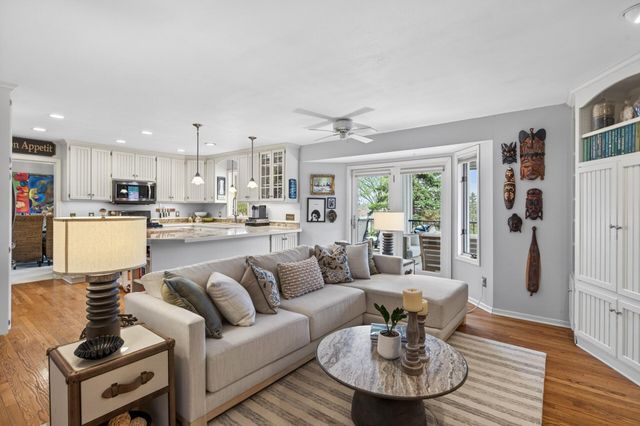 321 Deerfoot Trail, Chanhassen, MN 55317