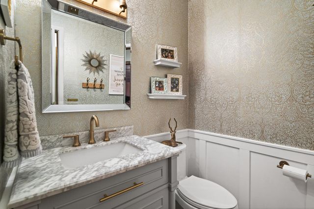 321 Deerfoot Trail, Chanhassen, MN 55317