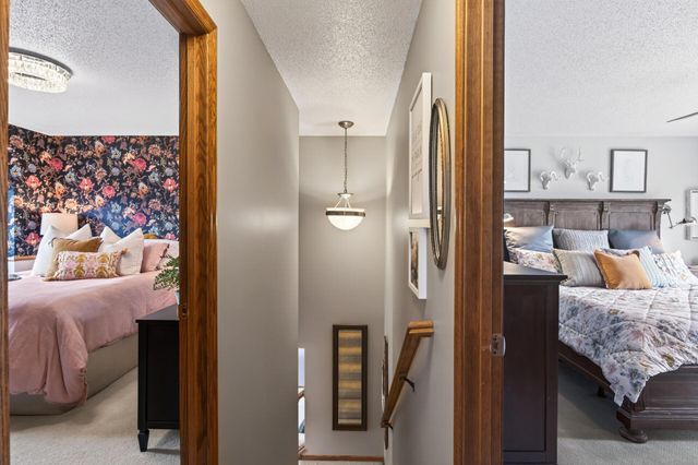 321 Deerfoot Trail, Chanhassen, MN 55317