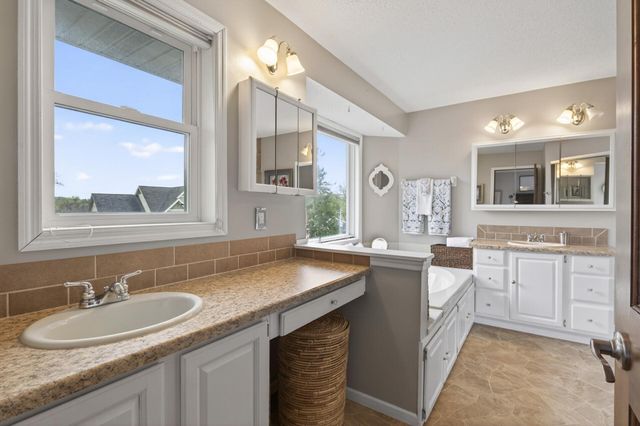 321 Deerfoot Trail, Chanhassen, MN 55317