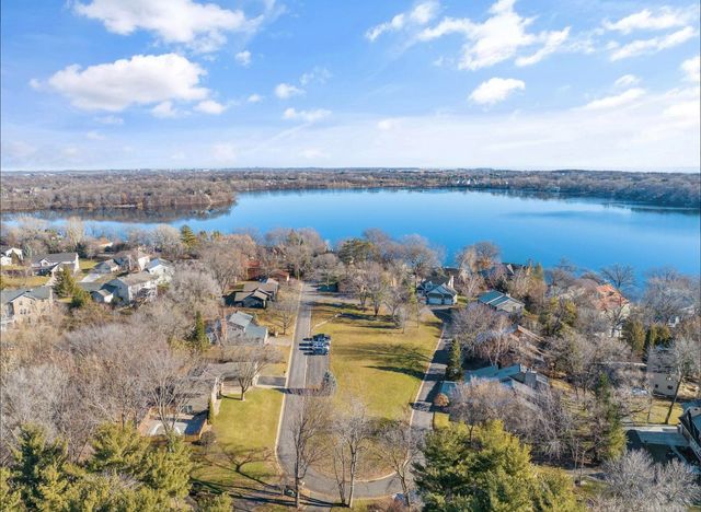 321 Deerfoot Trail, Chanhassen, MN 55317