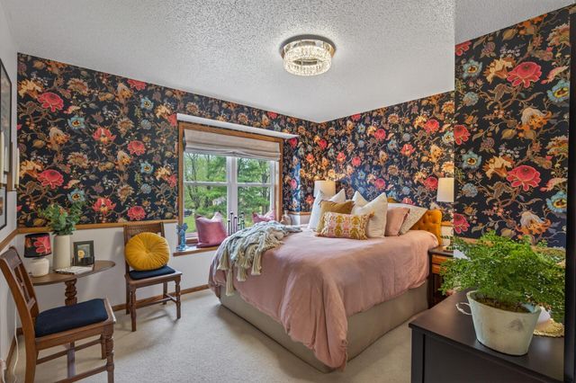 321 Deerfoot Trail, Chanhassen, MN 55317