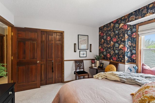321 Deerfoot Trail, Chanhassen, MN 55317