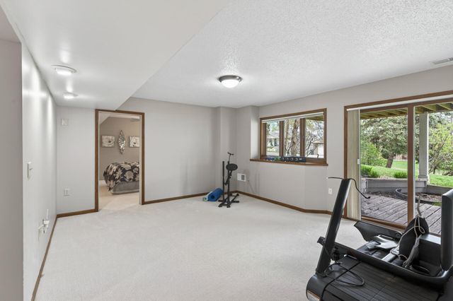 321 Deerfoot Trail, Chanhassen, MN 55317