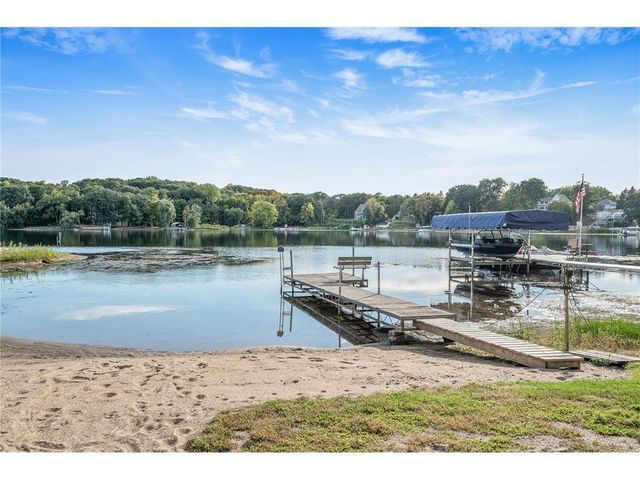 321 Deerfoot Trail, Chanhassen, MN 55317