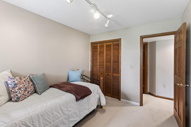 321 Deerfoot Trail, Chanhassen, MN 55317