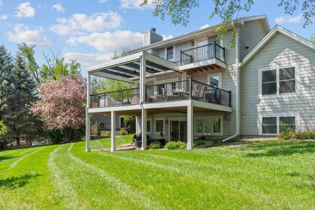 321 Deerfoot Trail, Chanhassen, MN 55317