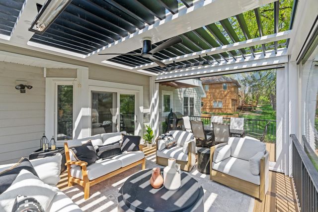 321 Deerfoot Trail, Chanhassen, MN 55317