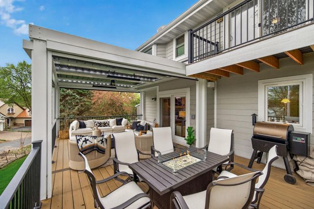 321 Deerfoot Trail, Chanhassen, MN 55317