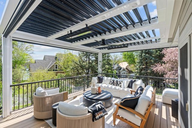 321 Deerfoot Trail, Chanhassen, MN 55317