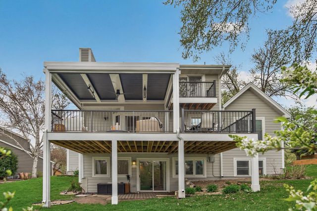 321 Deerfoot Trail, Chanhassen, MN 55317
