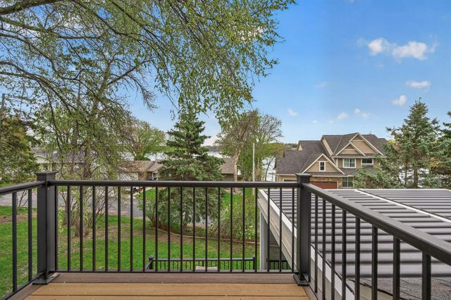 321 Deerfoot Trail, Chanhassen, MN 55317