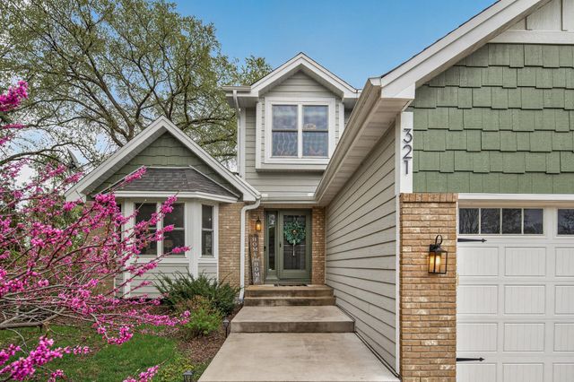 321 Deerfoot Trail, Chanhassen, MN 55317