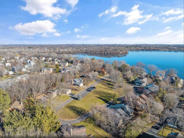 321 Deerfoot Trail, Chanhassen, MN 55317