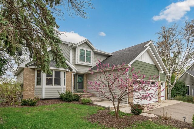 321 Deerfoot Trail, Chanhassen, MN 55317