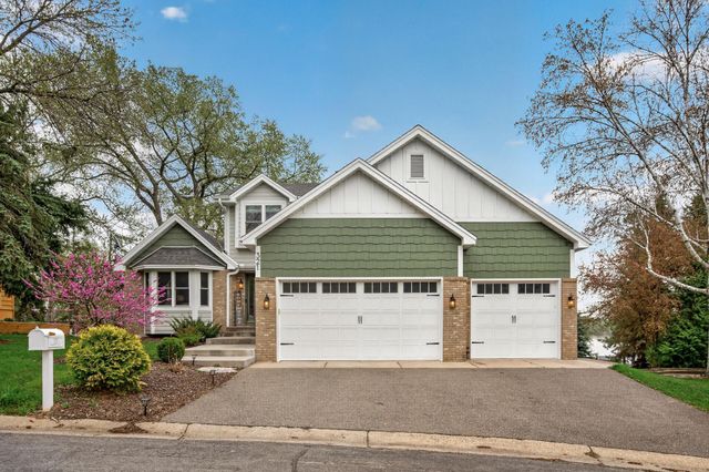321 Deerfoot Trail, Chanhassen, MN 55317