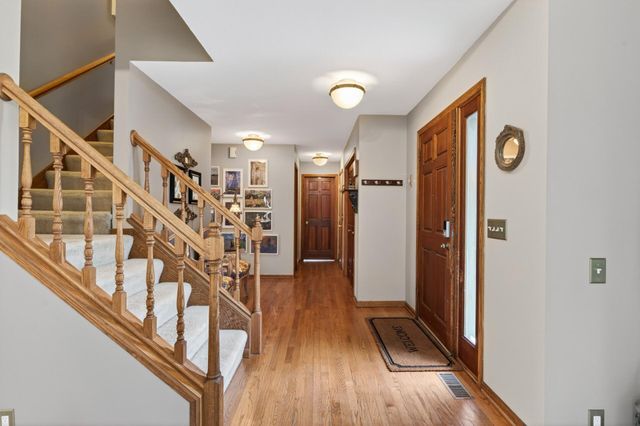 321 Deerfoot Trail, Chanhassen, MN 55317