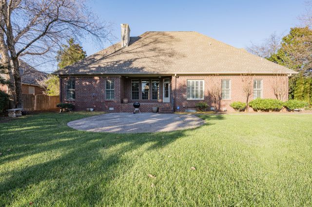 1504 Winterberry Dr, Murfreesboro, TN 37130