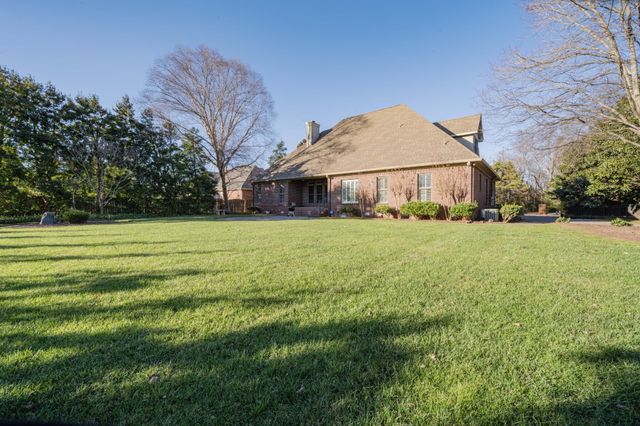 1504 Winterberry Dr, Murfreesboro, TN 37130