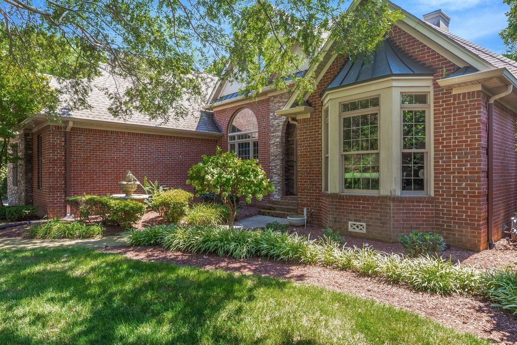 1504 Winterberry Dr, Murfreesboro, TN 37130