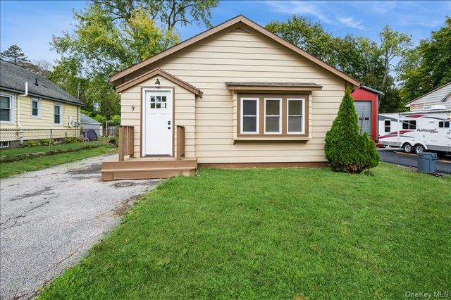 9 Greenbush Drive, Poughkeepsie, NY 12601