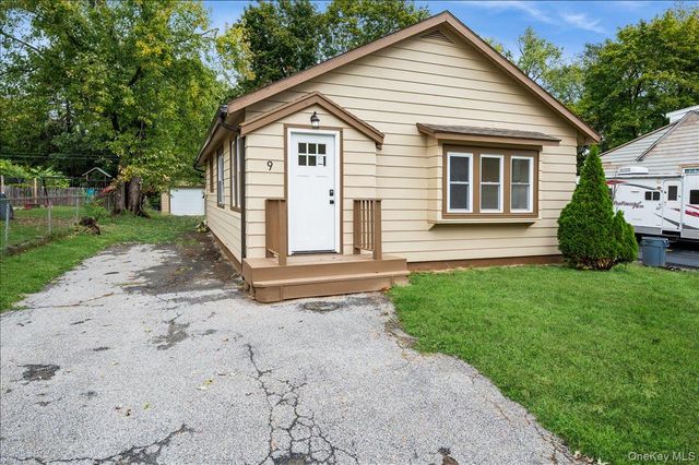 9 Greenbush Drive, Poughkeepsie, NY 12601