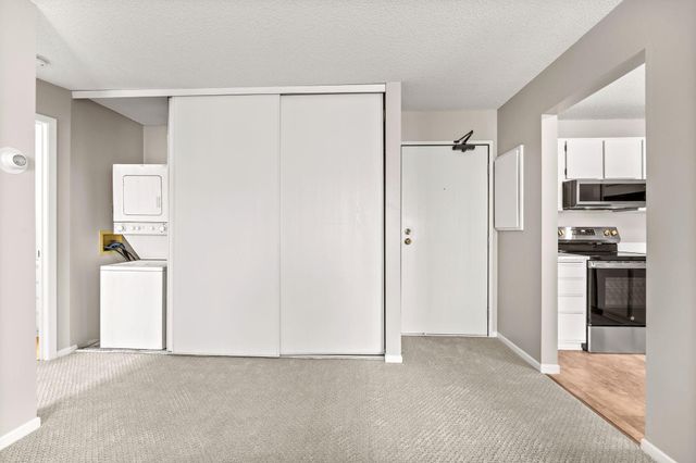 7601 W 101st Street 215, Bloomington, MN 55438