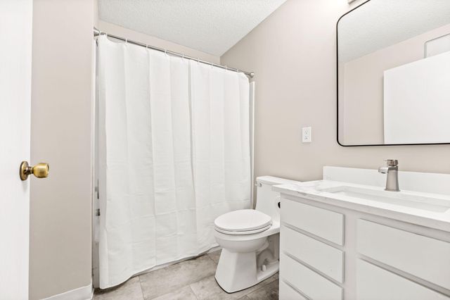 7601 W 101st Street 215, Bloomington, MN 55438